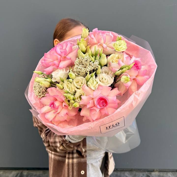 Букет "Розы с эустомой" с доставкой в Щёлкове