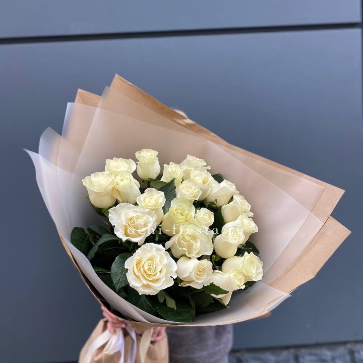  Букет  высоких белых роз   с доставкой в Щёлкове