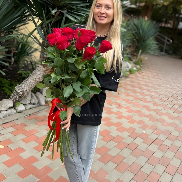 15 высоких красных роз в Щёлкове