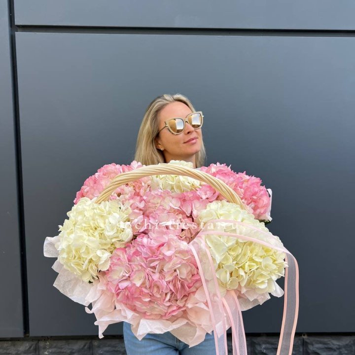 7 гортензий в корзине с доставкой в Щёлкове