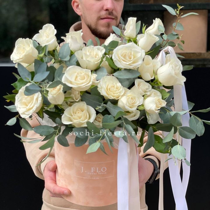 41 белая роз в бархатном боксе в Щёлкове