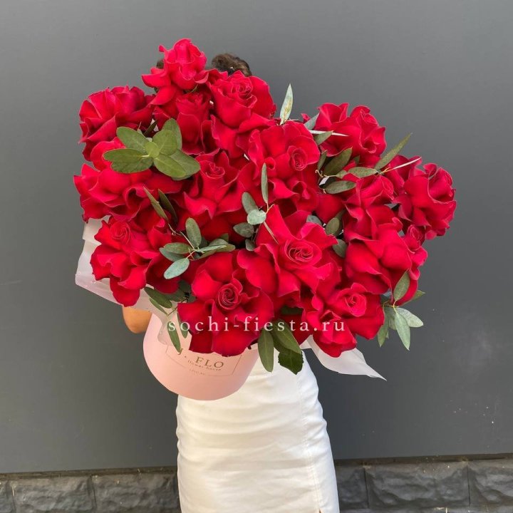 Бокс из 17 французских роз с доставкой в Щёлкове