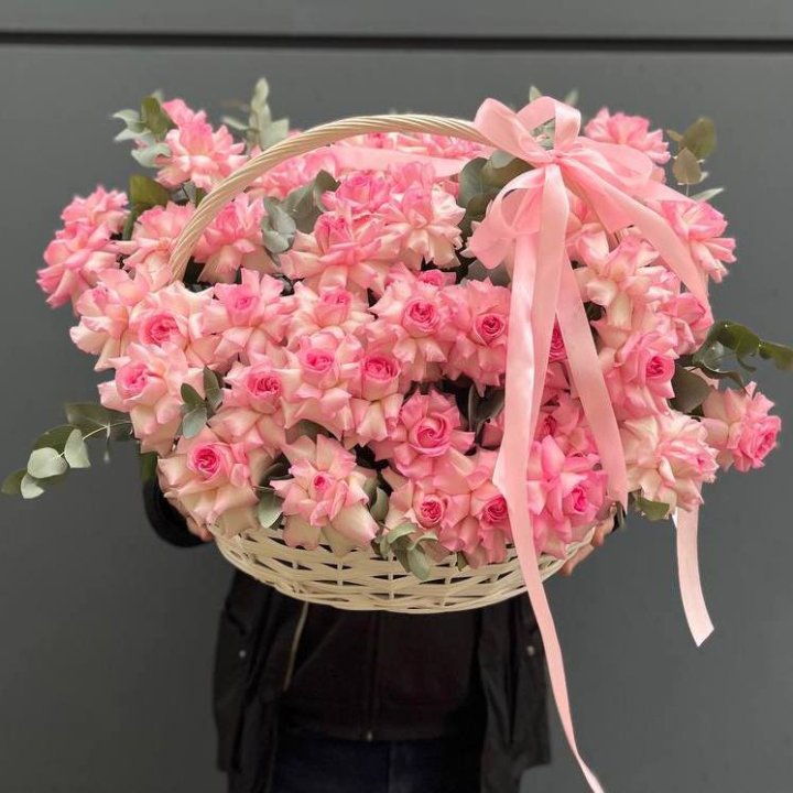 51 розовая роза в корзине в Щёлкове