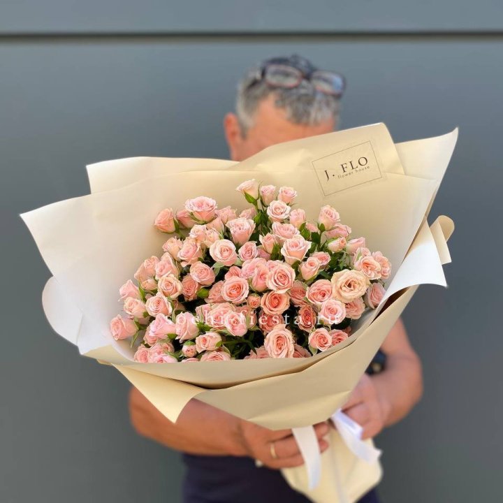 Кустовые розы леди в Щёлкове