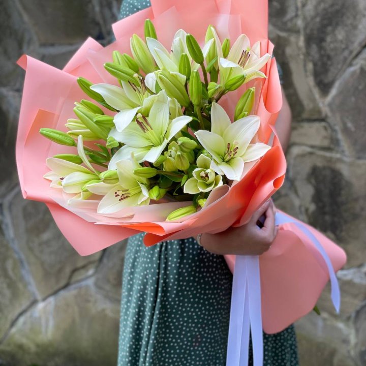 Букет из 7 белых лилий в Щёлкове