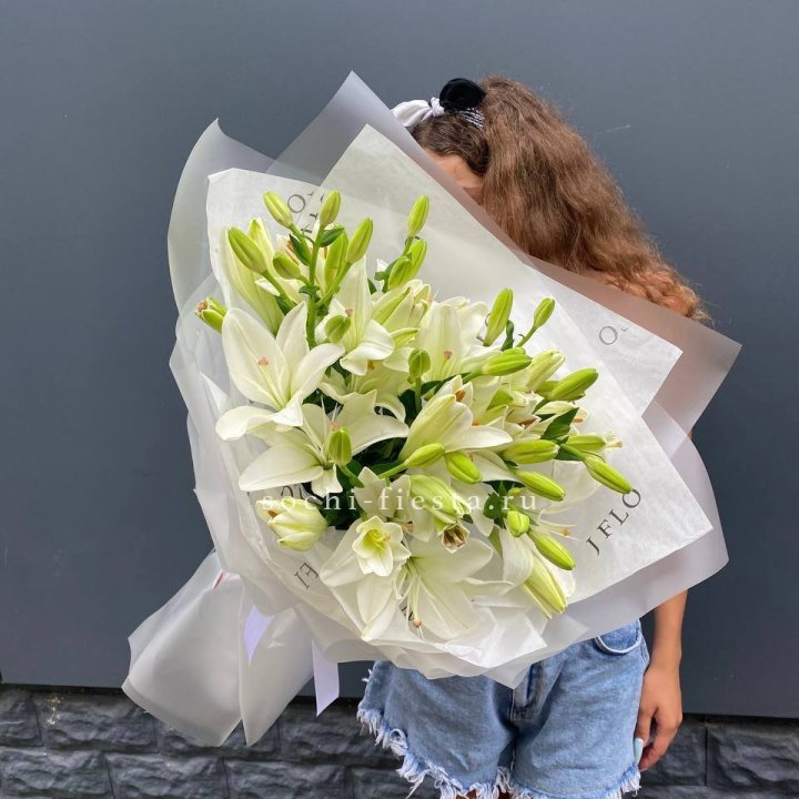 Букет  лилий "Воздушный"  с доставкой в Щёлкове