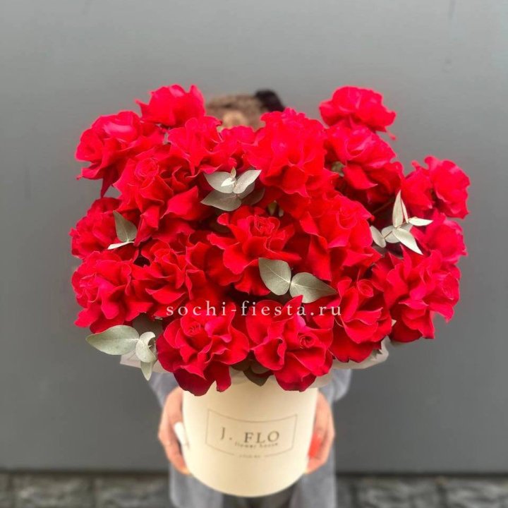 35 Французских роз в боксе в Щёлкове