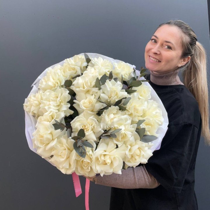 25 Белых французских роз Вайт найс в Щёлкове