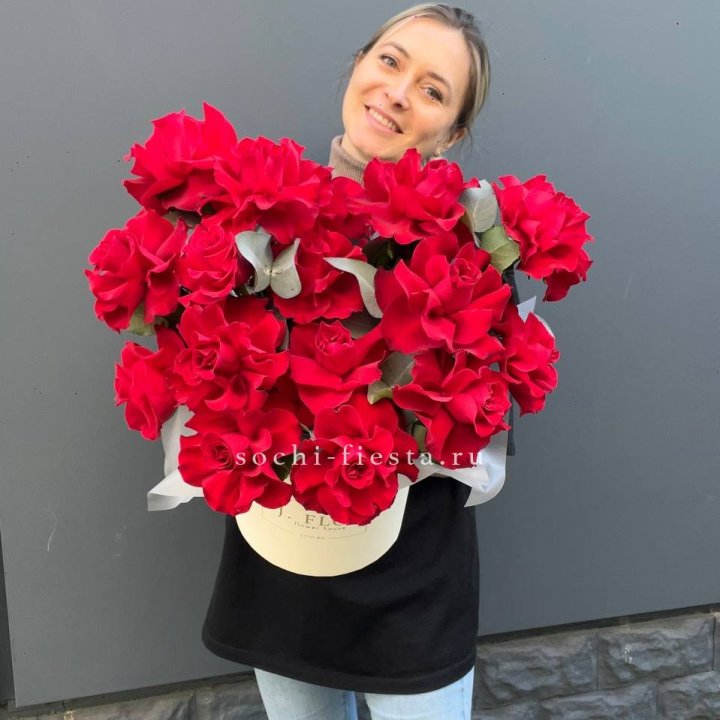 17 Французских роз в боксе в Щёлкове