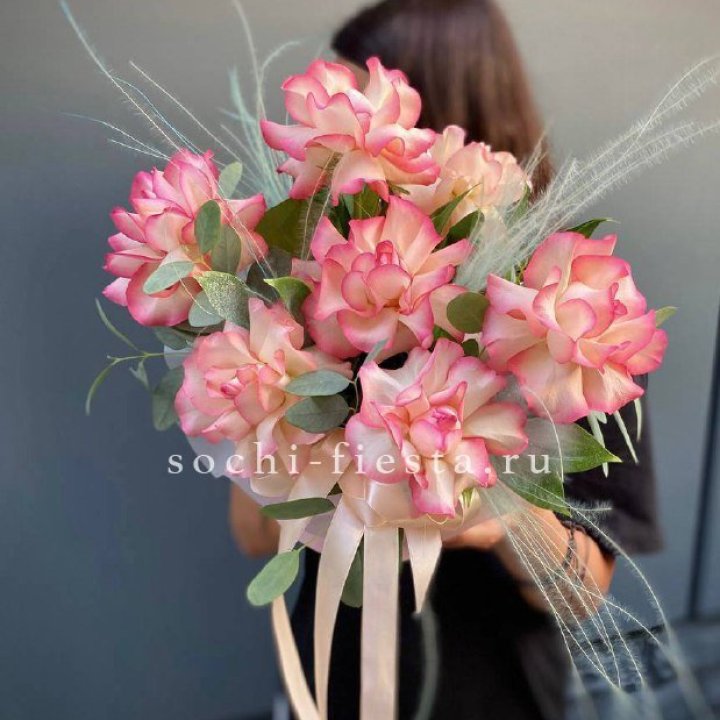 9 Французских роз Джумилия в боксе в Щёлкове