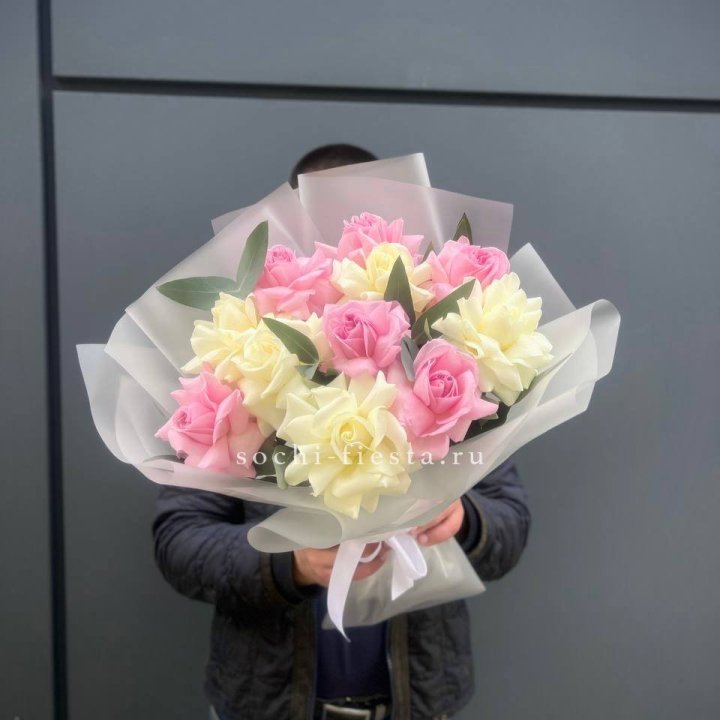 11 бело-розовых роз с доставкой в Щёлкове