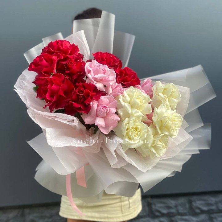 Микс из 17 роз в Щёлкове