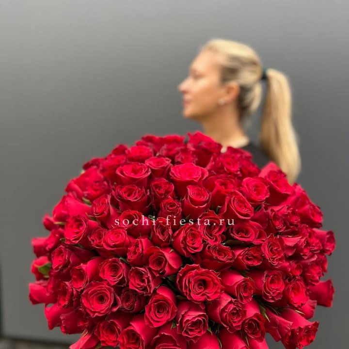 Охапка из 101 красной розы в Щёлкове