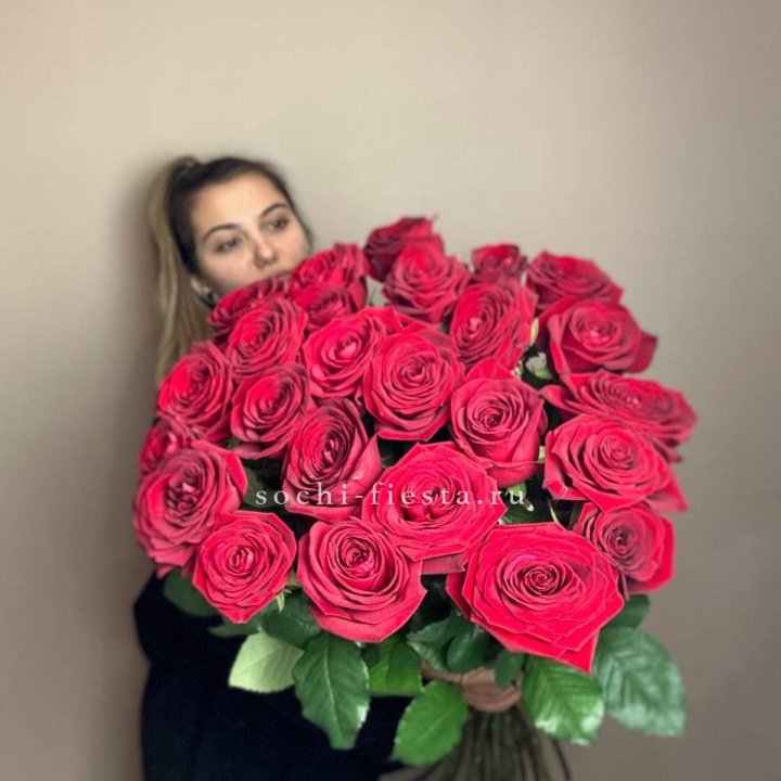 25 высоких роз в Щёлкове