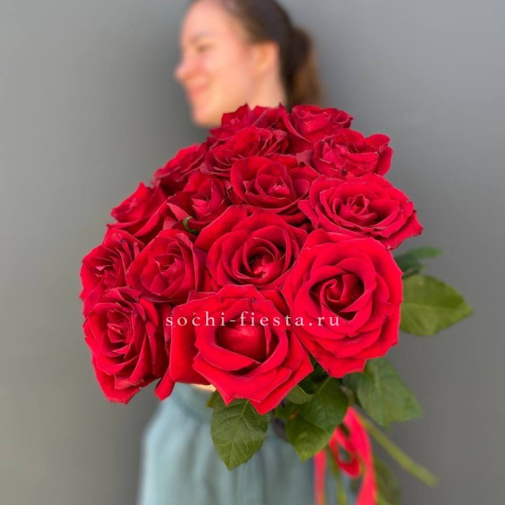 15 красных роз под ленту в Щёлкове