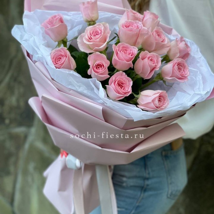 Розовые розы в авторском оформлении в Щёлкове
