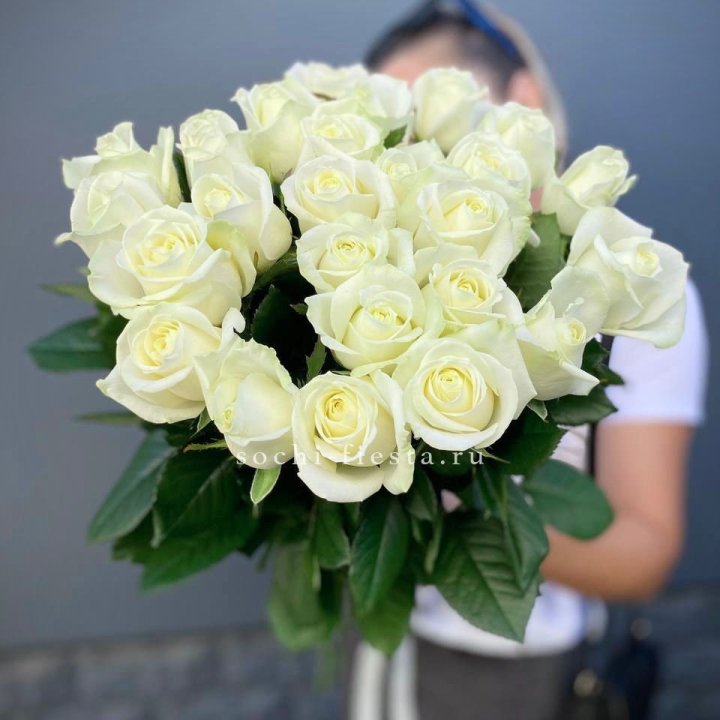 Голландские розы белые 25 с доставкой в Щёлкове