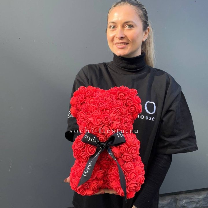 Медведь из роз красный в Щёлкове